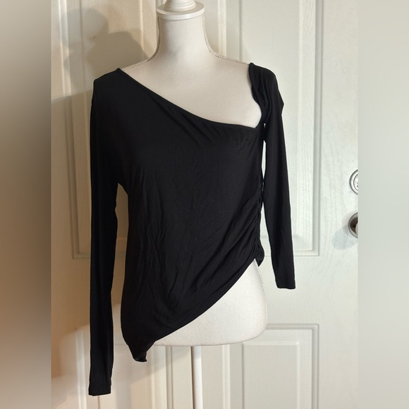 L'AGENCE Hattie Long Sleeve Black One-Shoulder Top size XL NWT - Picture 3 of 13